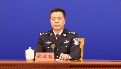 出售出入境证件案告破,警方查明非法从事外汇汇兑偷渡客百余名