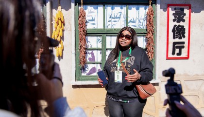 “贫穷是我们共同的敌人！”非洲10国媒体人热议中非减贫合作