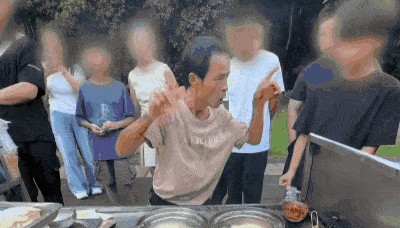 “鸡排哥”将去南京炸鸡排，网友：全国巡炸开始了？