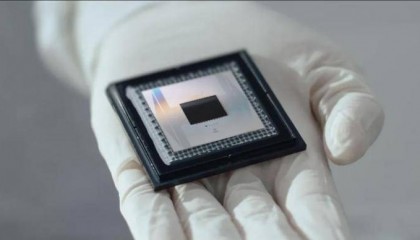 谷歌研发超强算力“量子芯片”,马斯克送上“Wow”