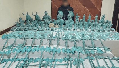 两男子从海底偷数百件文物,在埃及被捕