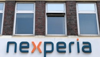 看到场面收不住了，荷兰终于着急了，用一切手段阻止中企转移业务