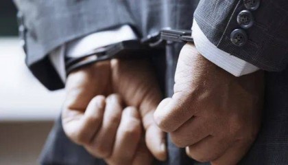 5年3任茅台董事长被查,“靠酒吃酒”腐败的根因何在?