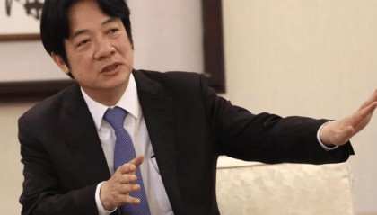 风向变了?赖清德突然妥协,对两岸称呼大变,主动喊话两岸和平