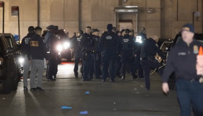 快讯!美媒:纽约皇后区一夜总会外发生大规模枪击事件,已致10人受伤