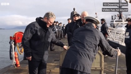 展示武力？英媒公布画面：英首相“罕见”视察绝密核潜艇，“似乎是向莫斯科发出信号”