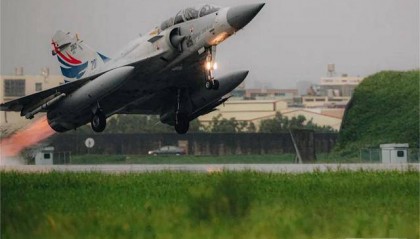 “一周三起”!台媒:台空军一架“幻影-2000”战机待起飞时突发故障