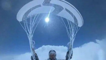 被“吸”上8000多米高空后,男子奇迹生还!相关部门已介入调查