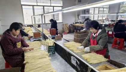 重庆铜梁:小小竹签“挣”外汇