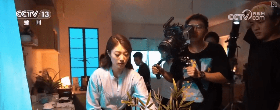 “人工智能+消费”“超级连接器”……多维视角解锁“新三样”全新表达
