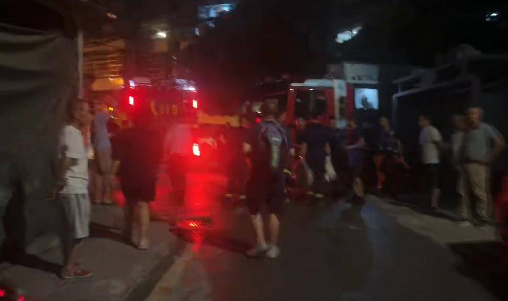 突发！贵阳云岩居民楼突发火灾，消防公安已介入