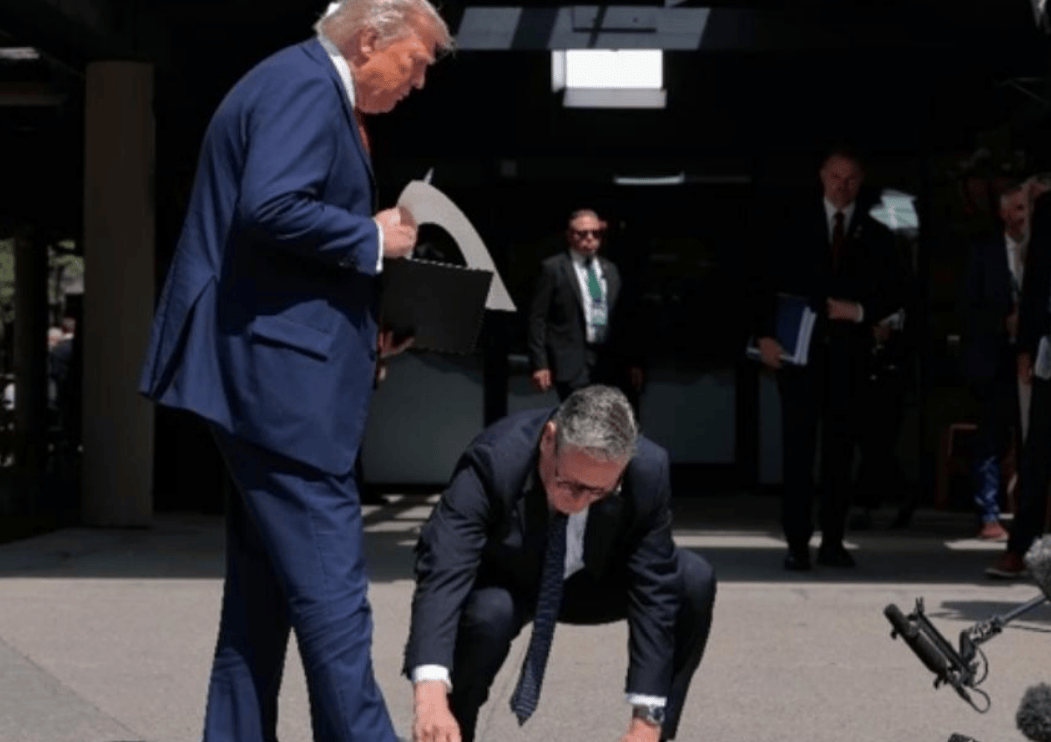 特朗普万万不会想到,他冒着生命危险访英,斯塔默却还给了他一巴掌