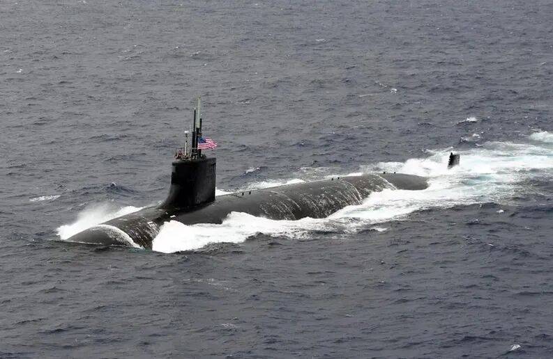 两架美军军机相继坠入南海之际，美军终于由某富翁捐助发饷