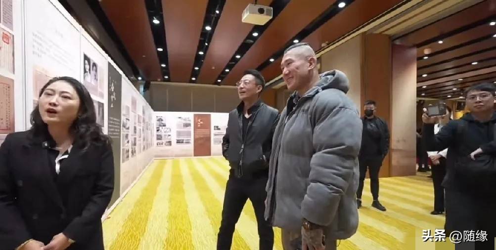 汪小菲让人刮目相看,盛情款待馆长北京行,尽显人情世故